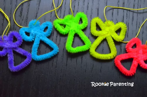 5 pipe cleaners in angel shapes